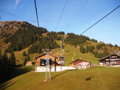 1. Mittelstation Bort der 6-EUB First. Bin ich froh, die 1100 Hm nach Grindelwald nicht zu Fuß absteigen zu müssen (ich baue echt ab!)