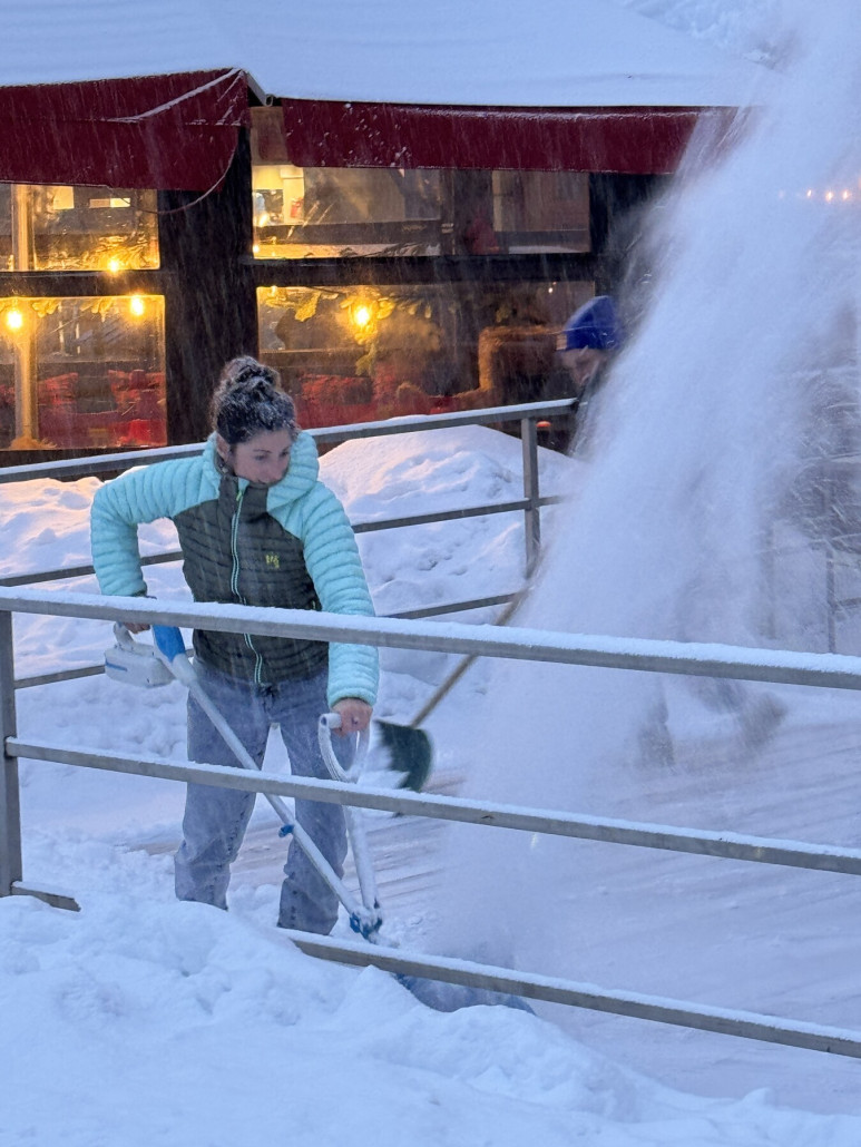Sieht aus wie eine Schneeschaufel, ist aber ne Schneefräse