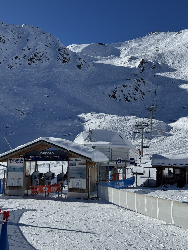 4 KSB Suisses bedient viele steile Pisten bzw. Routen. War gerade geschlossen, aber nur kurz