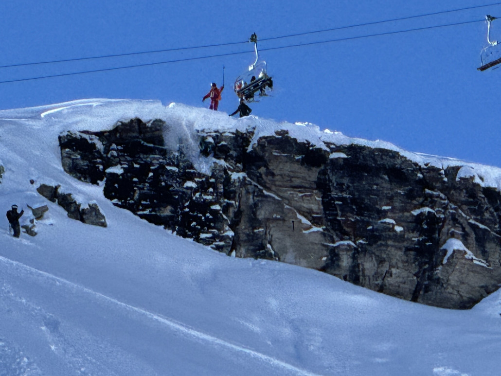 Ein paar Waghalsige sprangen da runter - leider schlecht erkennbar