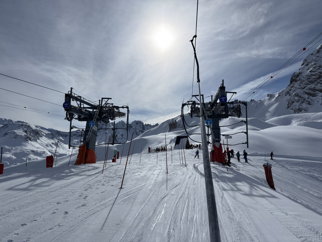 Oben an den beiden Stangenschleppern Pyramides