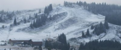 trasse komplett mit übungslift, stützen eck-lift und verbreiteter abfahrt