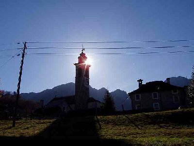 Kirche Rasa mit Sonne