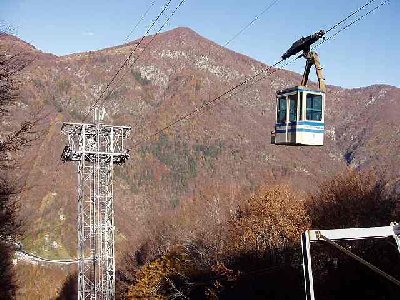 Einzige Grosse Stütze. Dient auch als Sendemast.