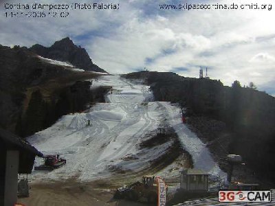 Kunstschneehaufen in Cortina
