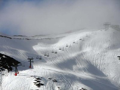Zoom Bergstation Seekareck. Einige Tourengeher genossen den tollen Firn.