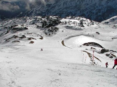Piste an der Panoramabahn. Einfach geil zu fahren. Übrigens - 95% der Gäste waren an dem Tag ausgezeichnete Skifahrer.