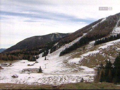 1400 m (Gipfel 1850 m). Auch hier - kein Schnee. Opening wäre für 18./19. November geplant gewesen.