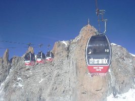 hier schaut noch alles nach ganz normaler Seilbahn aus-- übrigens 1958 war das Eröffnungsjahr