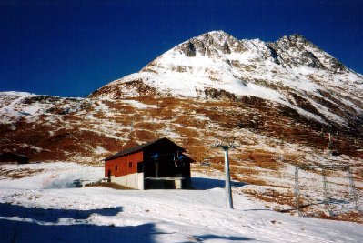 Milez (Sedrun) am 18. Dezember 1994; die 4KSB Dieni-Milez war hier brandneu