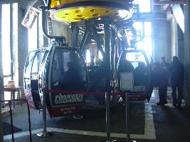 durch einen Tunnel gelangt man zur Panoramic du Mont Blanc Bahn- 5000 m lang