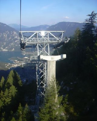 Feuerkogel Seilbahn mit historischer Stütze 3  als Denkmal sozusagen