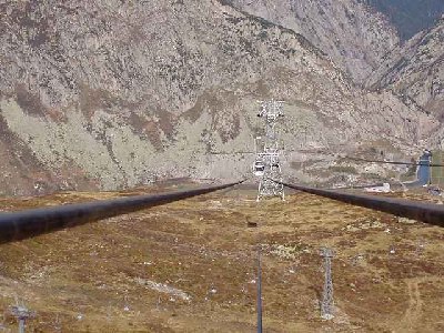 Oberes Spannfeld der Luftseilbahn Andermatt-Gurschen