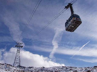 Luftseilbahn Andermatt Gurschen. Die Stützen stammen von der Firma Bell Kriens.