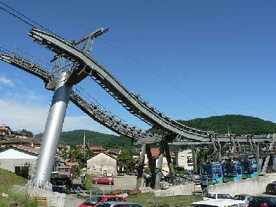 Wohl die einzige Doppeltragseilbahn mit Rundrohrstütze.