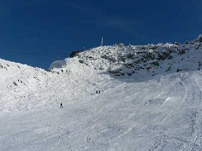 Wasserscheide hier leider ein oder zwei Felsen vorgeschaut. Bisschen ein Problemhang. Hat kein Gletscher mehr alles geschmolzen. Dafür Grössere felsbrocken zurück geblieben.
