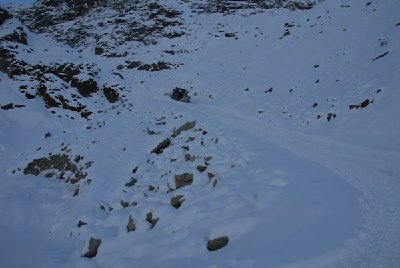 Der Bully überholt mich, aus Rücksicht auf die Leihski bin ich zu Fuß unterwegs.