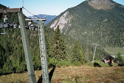 Hier der stillgelegte Esterbergalmlift von der Bergstation aus geknipst