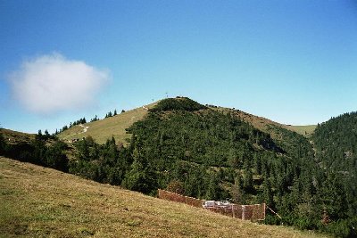 Blick auf Gipfellift. Unten Bergstation Esterbergalmlift