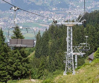 4KSB Gaffia-Pizolhütte mit Rundrohrstütze. Der Rest ist Fachwerk.