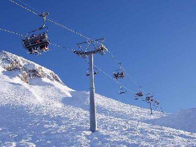 ...vergleich zur Stütze Jochpass hier die Trasse mit dem besagten &amp;quot;Lawinenhang&amp;quot; links.