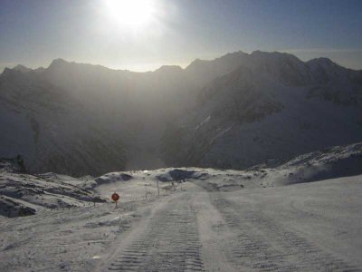 Schlegeis. Piste war links durchgehend gut. Rechts an der Kuppe gab es ein grössere kritische stelle
