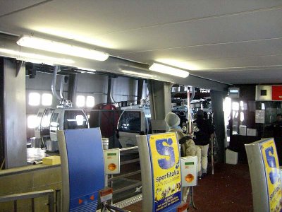 Einstieg der renovierten Gondeln Cervinia-Plan Maison