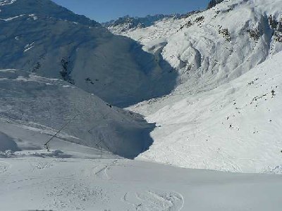 Besser als der Gegenhang. Die Piste vom Coulm Val ins Val Val. Bei diesem Lanzenwald