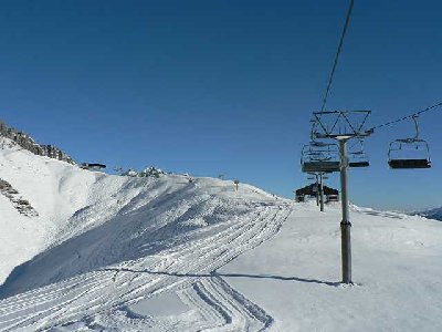 4SB Coulm Val mit Bergstation Tegia Gronda und der neuen 6KSB.