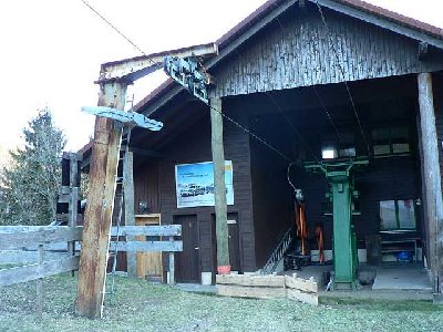 Talstation im Gammelzustand. Hersteller hier Doppelmayr