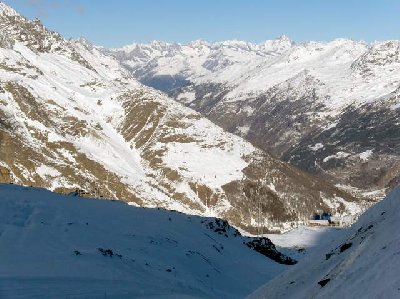 Aussicht vom Stollenausgang beim Felskinn Richtung Morenia Sessellift (2006) und Restaurant (2005)
