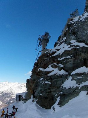 Skilift Egginer 1 &amp;amp; 2 , ab sofort ist nur noch der (ehemals) längere offen, aber nur bis dorthin wo der kürzere früher aufhörte! Bis zum Stollen kann nicht mehr gefahren werden.Eine Ebene Fläche zum abbügeln fehlt gänzlich!