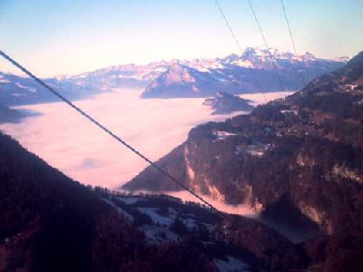 Die Insel Gonzen und die Insel Fläscherberg ragen aus dem Nebelsee raus.