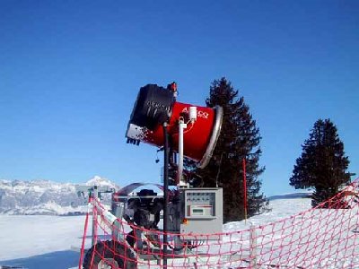 Eine von zwei oder drei Schneekanonen von Areco.