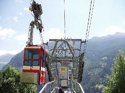 Pendelbahn Kalpetran-Embd. Die einzige mit 8er Kabinen und Fangbremse auf der Welt.