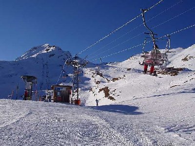 Trasse DSB daneben der Kurvenskilift als Kapazitätserweiterung.