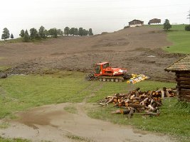 Pistenkorrektur fast fertig. 
<br />Wo war die Raupe schon mal am Bild?