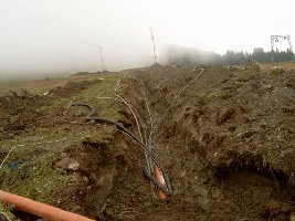 Kabelgraben für das Streckenkabel zur Bergstation.