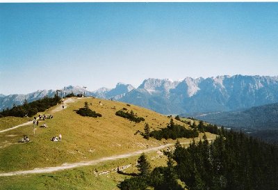 Blick auf Bergstation des Gipfel-SL von Bergstation Wankbahn aus