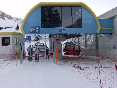 Talstation Sessel Lift vom Einstieg.jpg