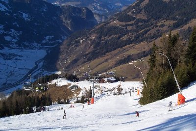 4-KSB Wengerhochalmbahn mit Piste.