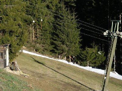 vorne der SL Leitenlift, hinten der SL Ochsenkopflift