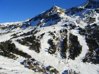 deutlich zu sehen, der Unterschied: beschneite und unbeschneite Piste am Plattenkar