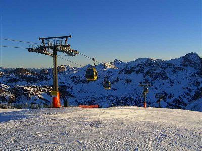 Zehnerkarbahn im Morgenlicht