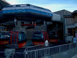 8 EUB Matrei-Goldried hat auch die garagierung von die Gondeln in einer neben das station gebaute Bahnhof