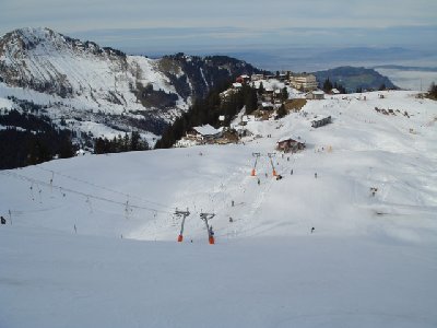 Fahrbar auf der Klewenalp. Skilifte Junior 1 und 2 von Leitner