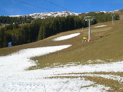 Reste von Schneedepots an der Hochalmbahn