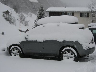 Meine Kiste im Tiefschnee