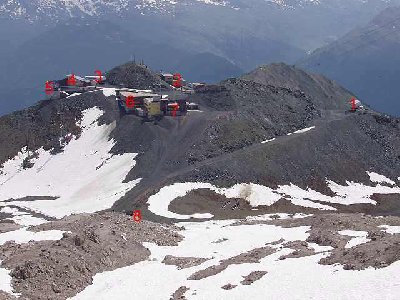 1.) Bergstation Parsenn Rapid 6KSB, 2.) Bergstation Parsenn SSB Sektion 2 3.) Bergstation Todalp 4KSB 4.) Bergstation Parsennhütte PB, 5.) pergstation PB Jochexpress, 6.) Bergstation 6EUB Nordbahn 2, 7.) Talstation Gipfelbahn und 8.) Bergstation Wassersch