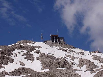 Gipfel mit PB und Bergstation. Hier soll die 4KSB hinkommen